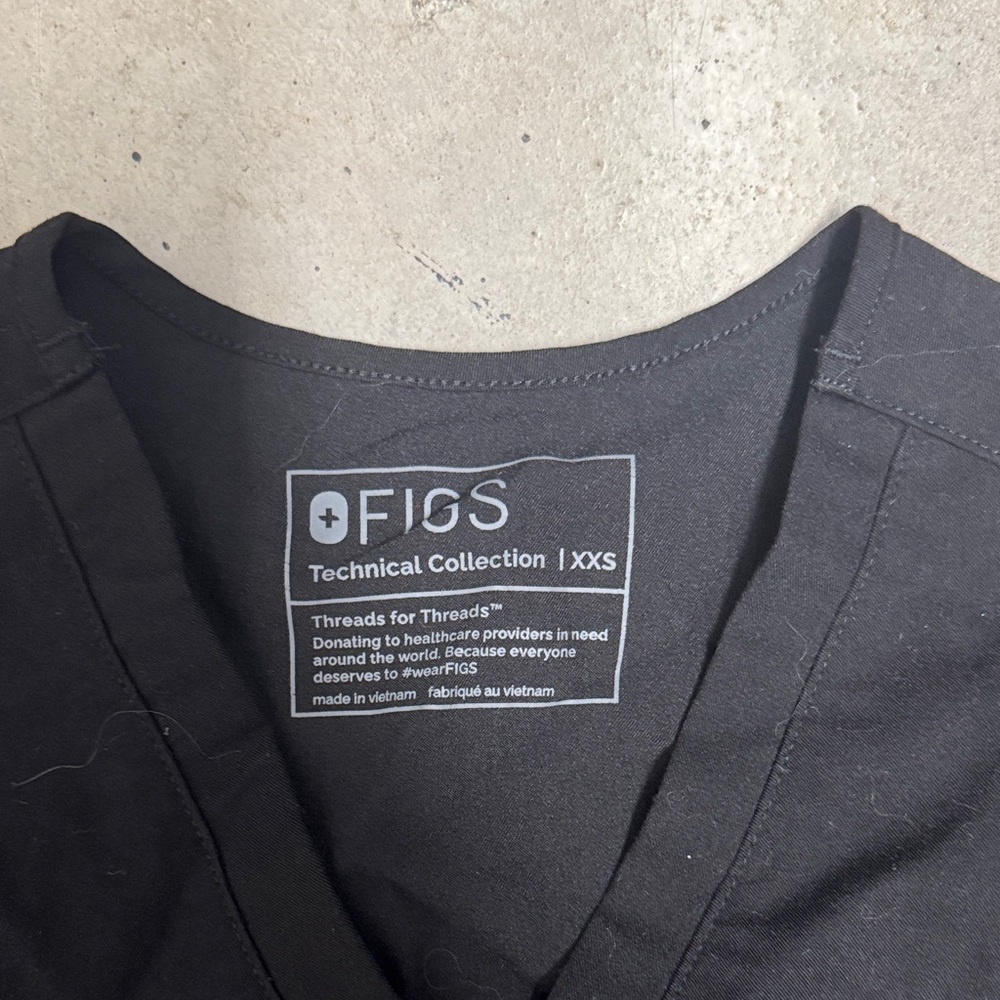 Figs Black V-Neck Scrub Top - Picture 2 of 3
